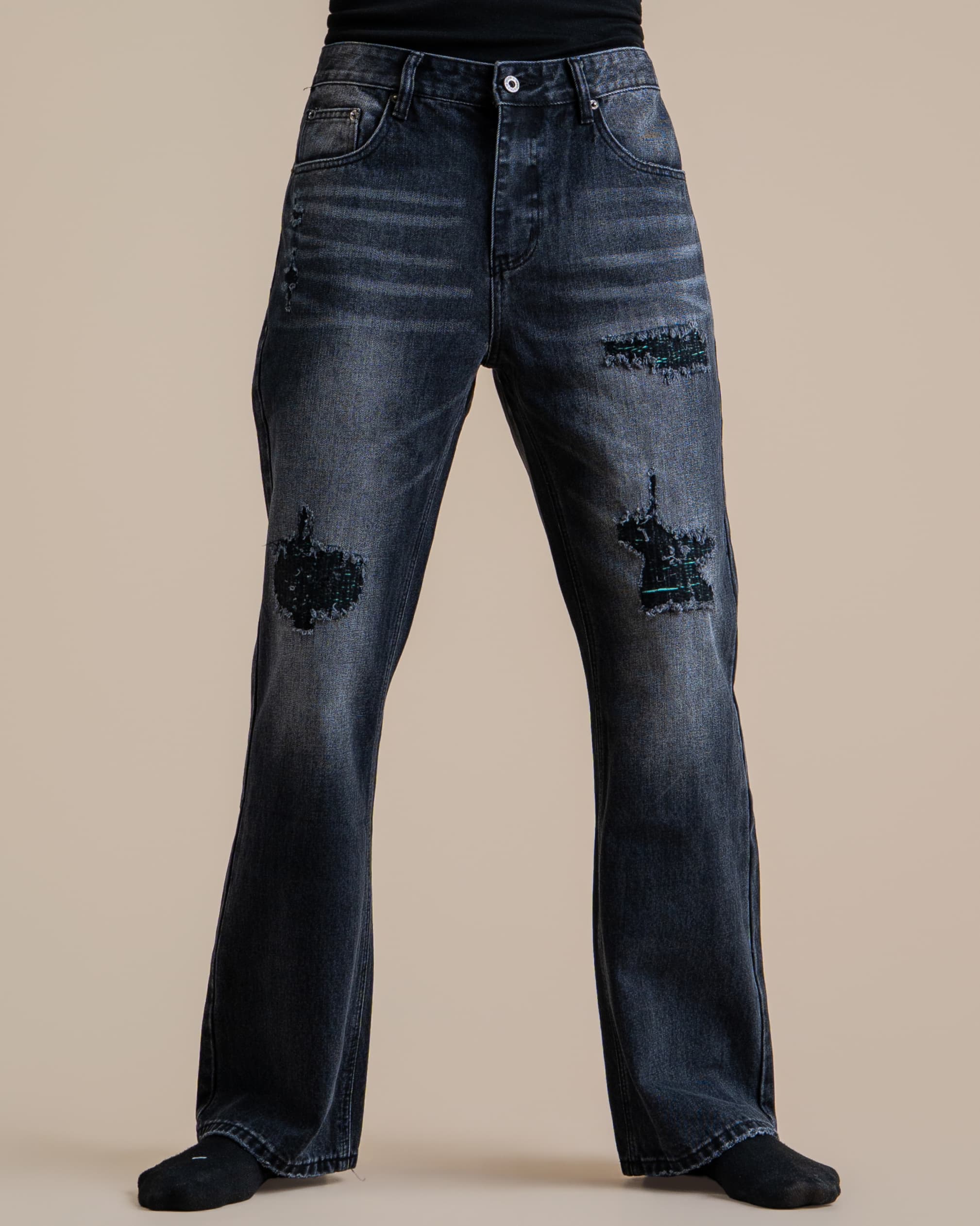DISTRESSED BLACK-WASHED JEANS