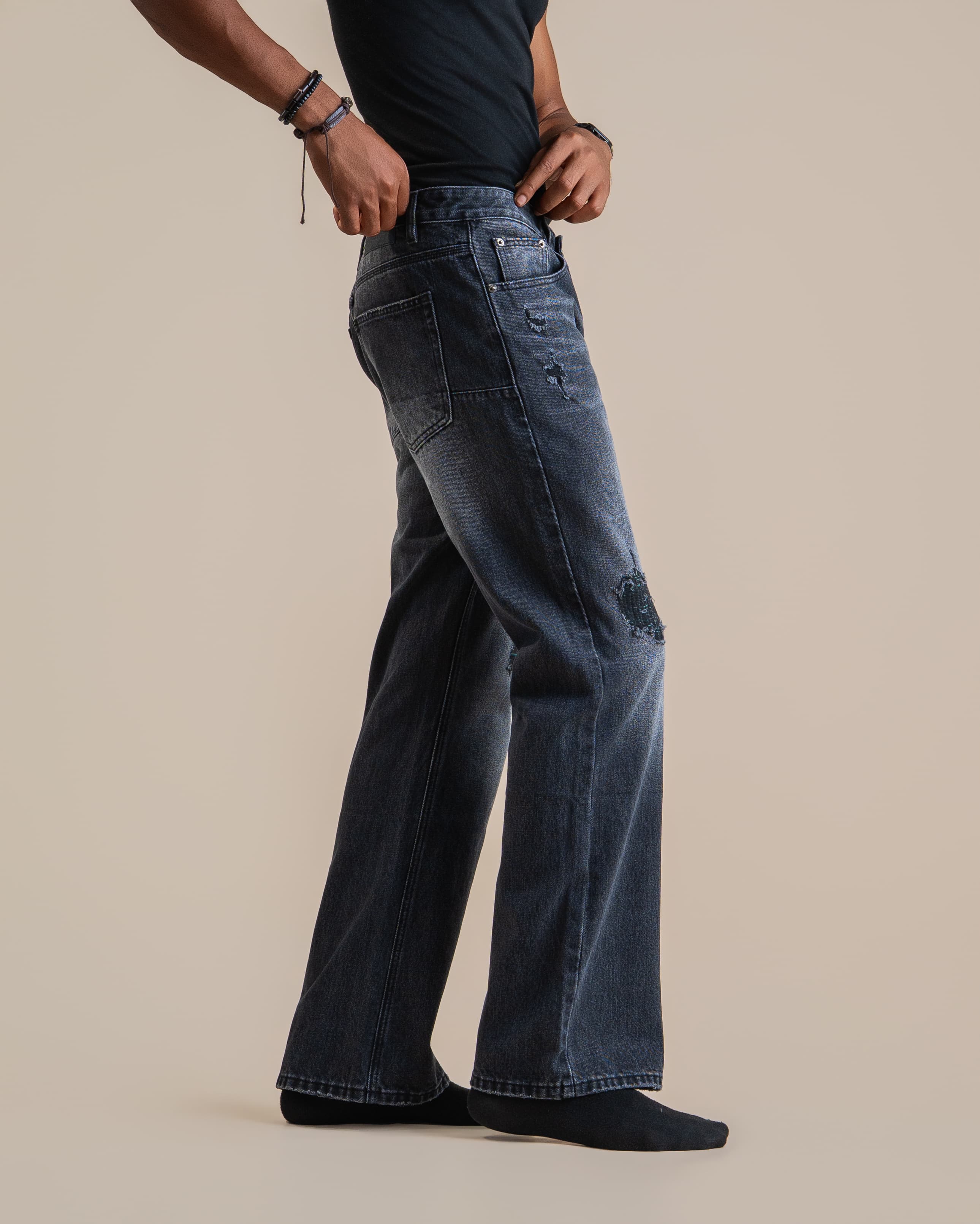 DISTRESSED BLACK-WASHED JEANS - View 3