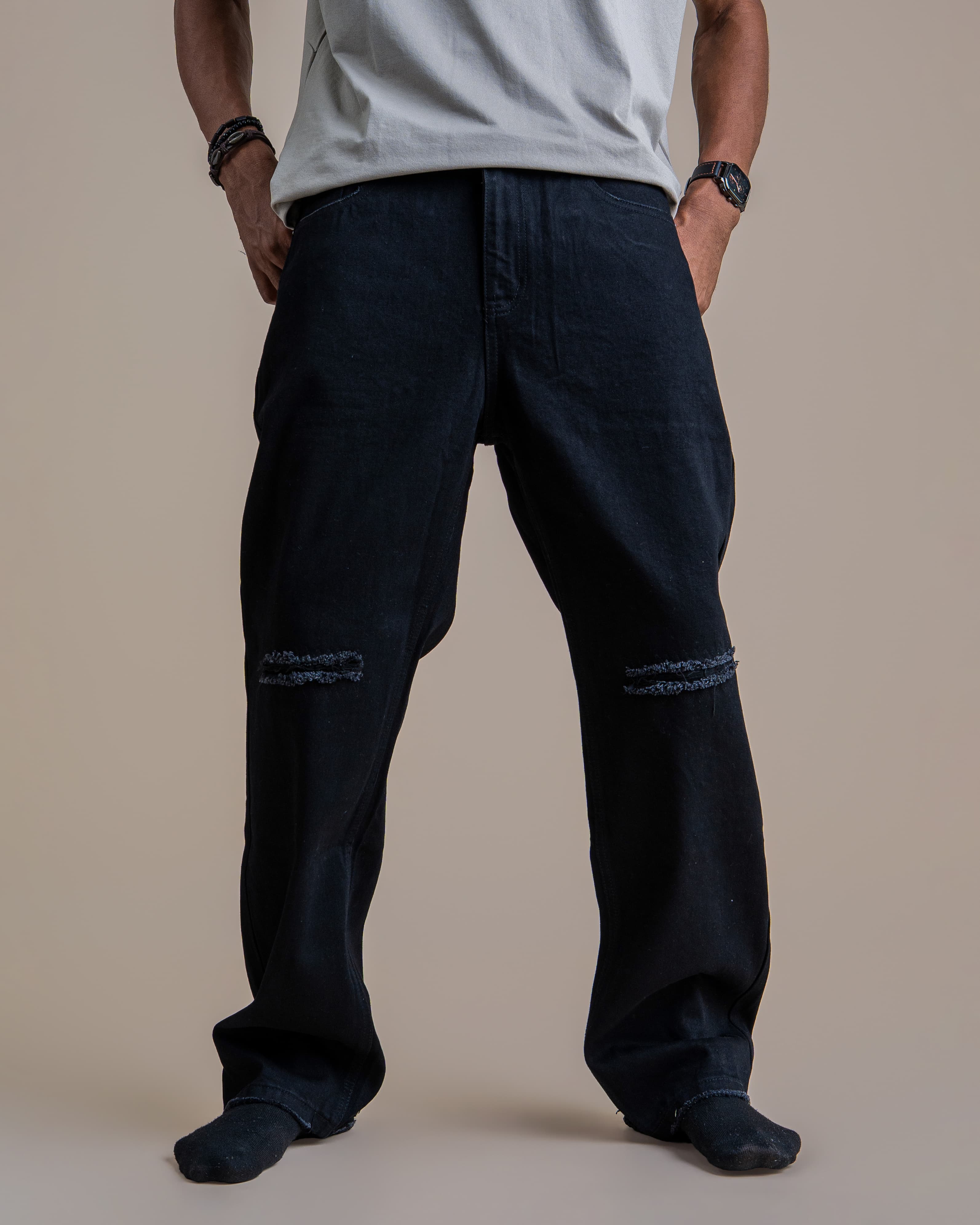 RIPPED KNEE DENIM
