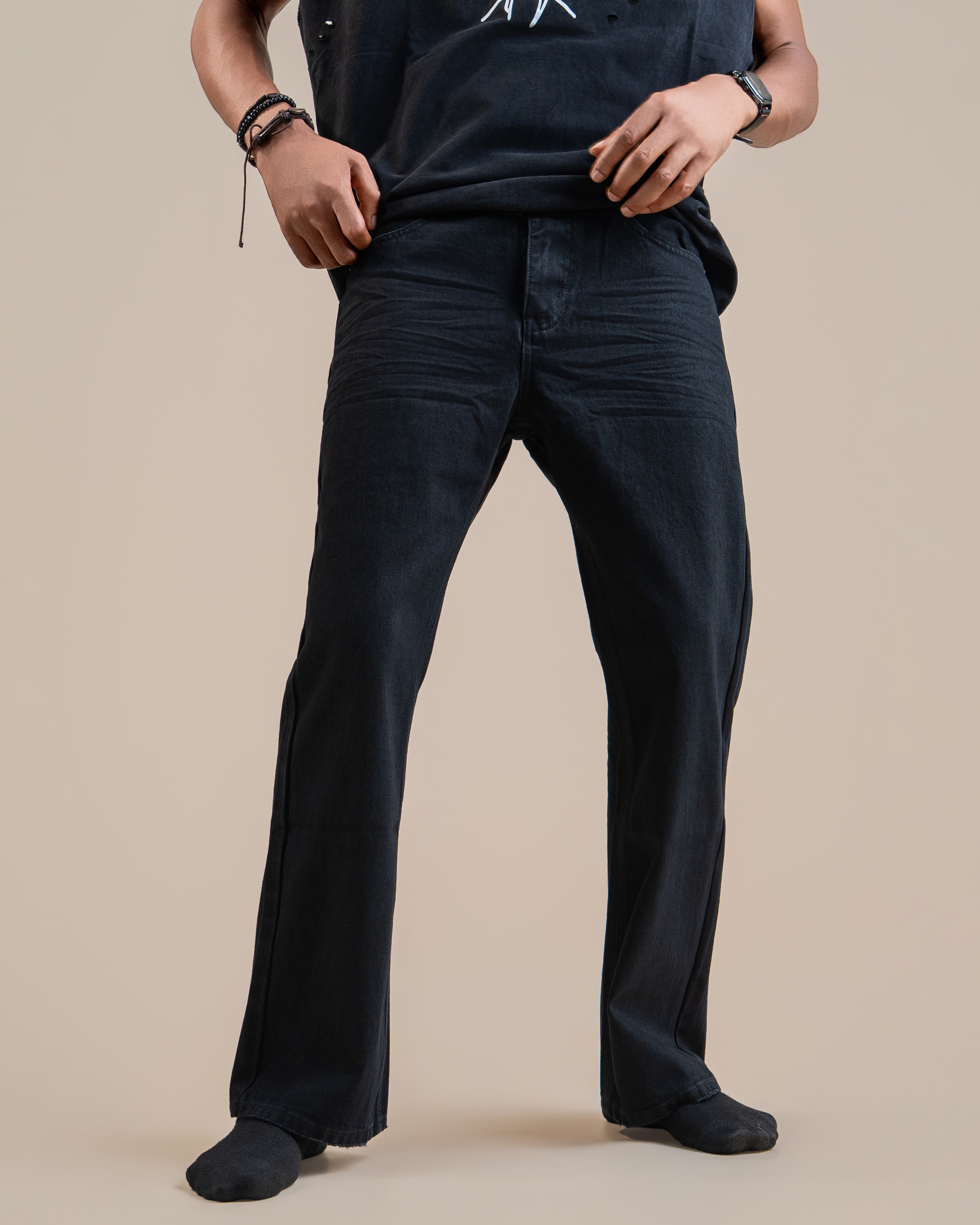 RELAXED BLACK DENIM